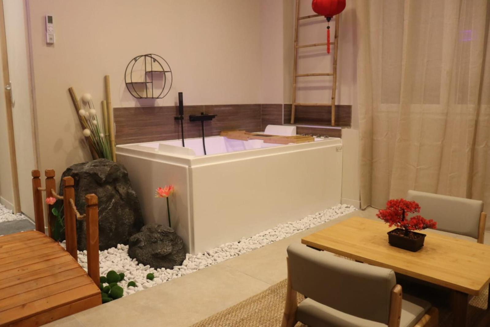 Loveroom Japon Avec Balneotherapie Τουλόν Εξωτερικό φωτογραφία